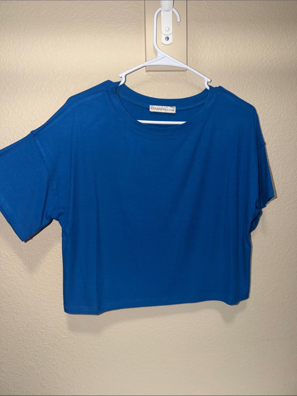 Zenana NWOT Rayon Ribbed Cropped Shirt - M